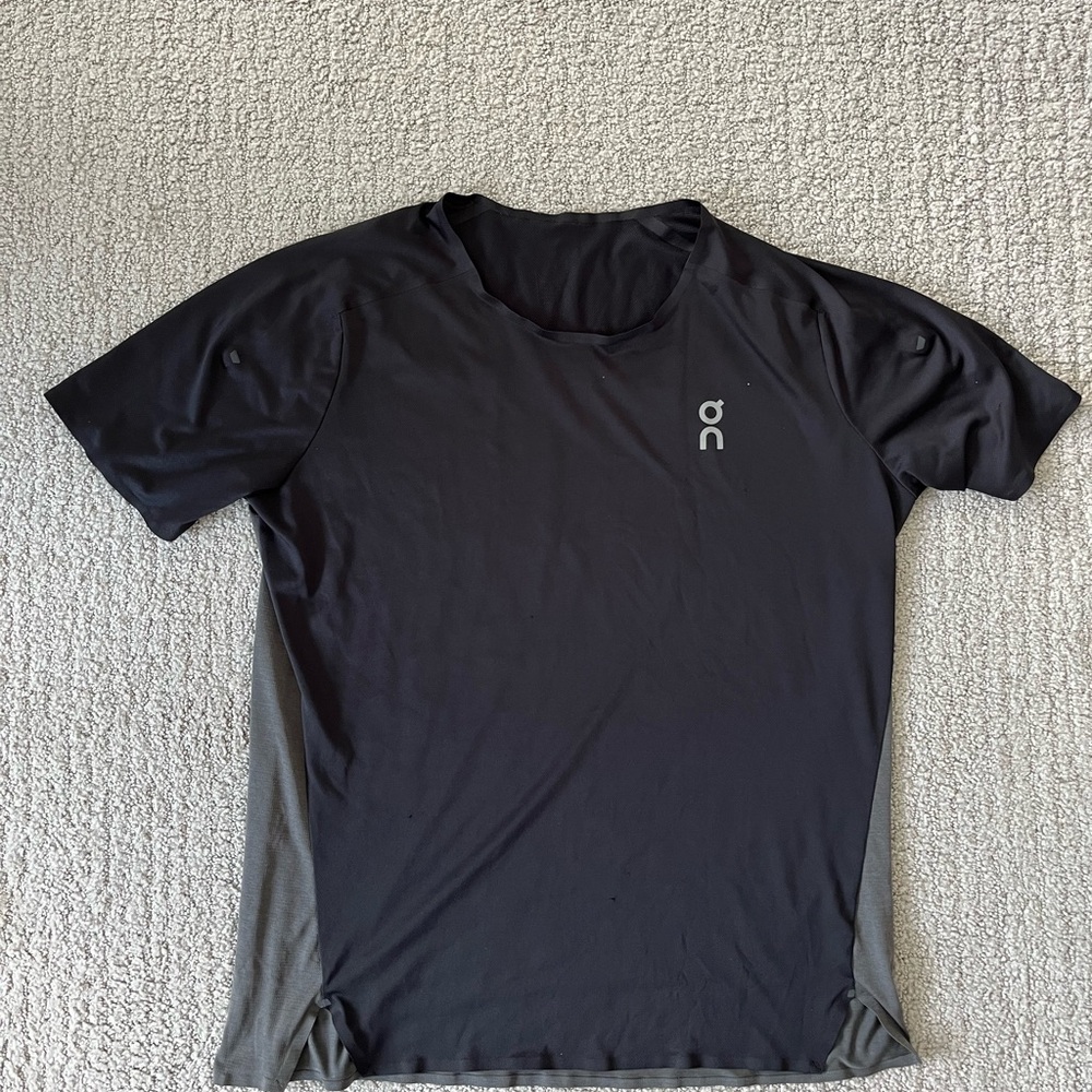 On Running Black Short Sleeve Tee